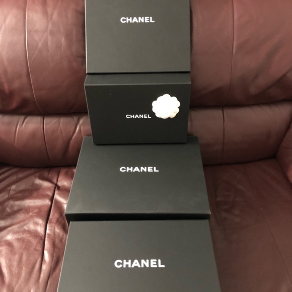 Authentic Chanel Magnetic Gift boxes and shopping bags collections - Picture 7 of 16
